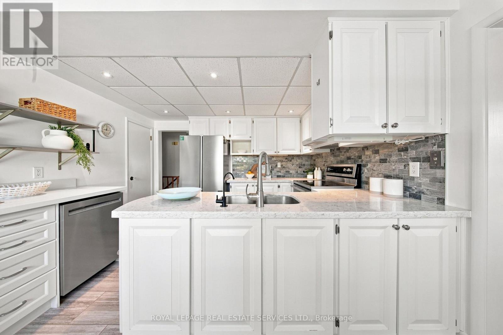 16 Oldham Road, Toronto, Ontario  M9A 2B7 - Photo 8 - W13753208