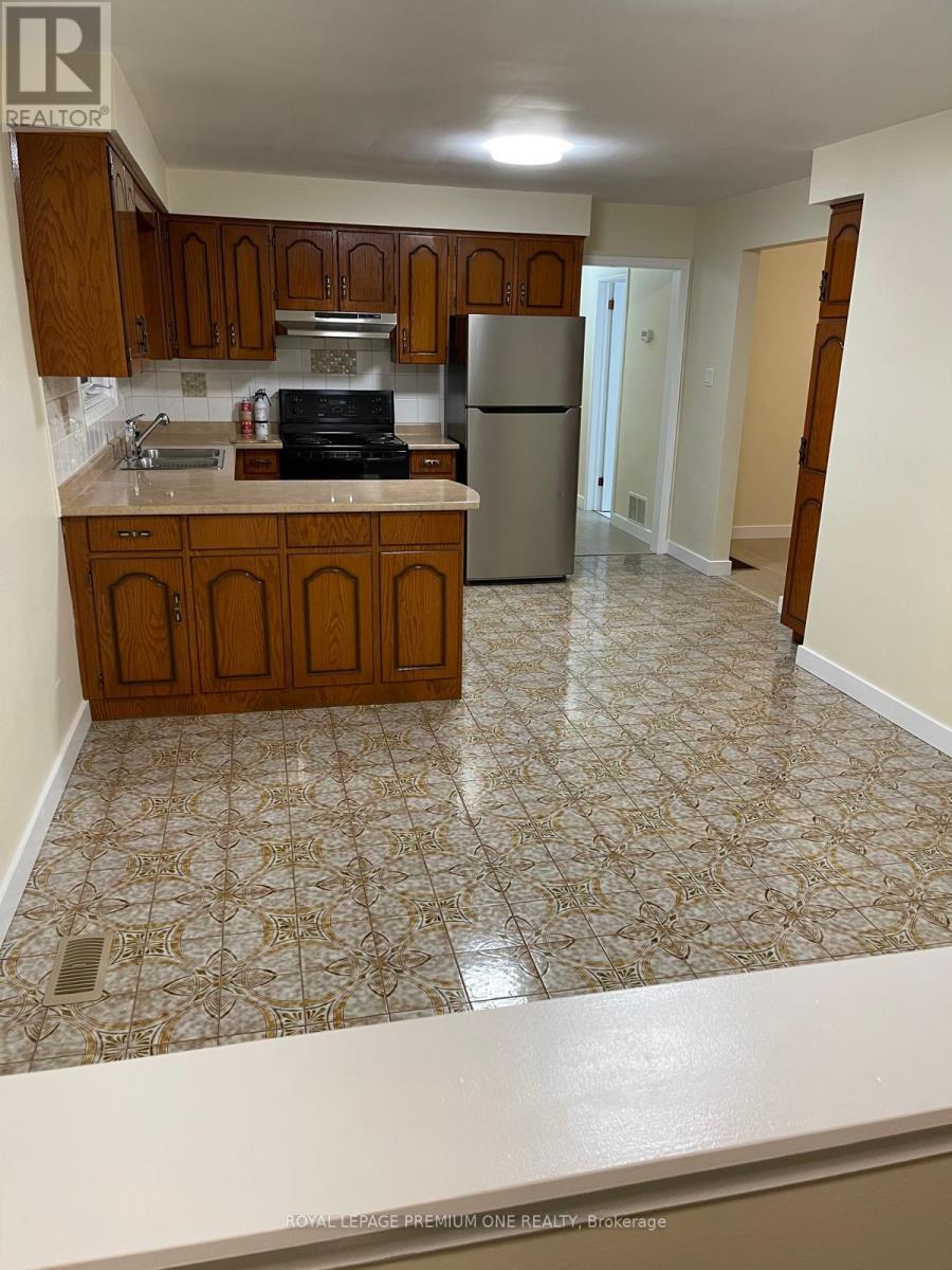 Main - 106 Trowell Avenue, Toronto, Ontario  M6M 1L7 - Photo 3 - W13753252