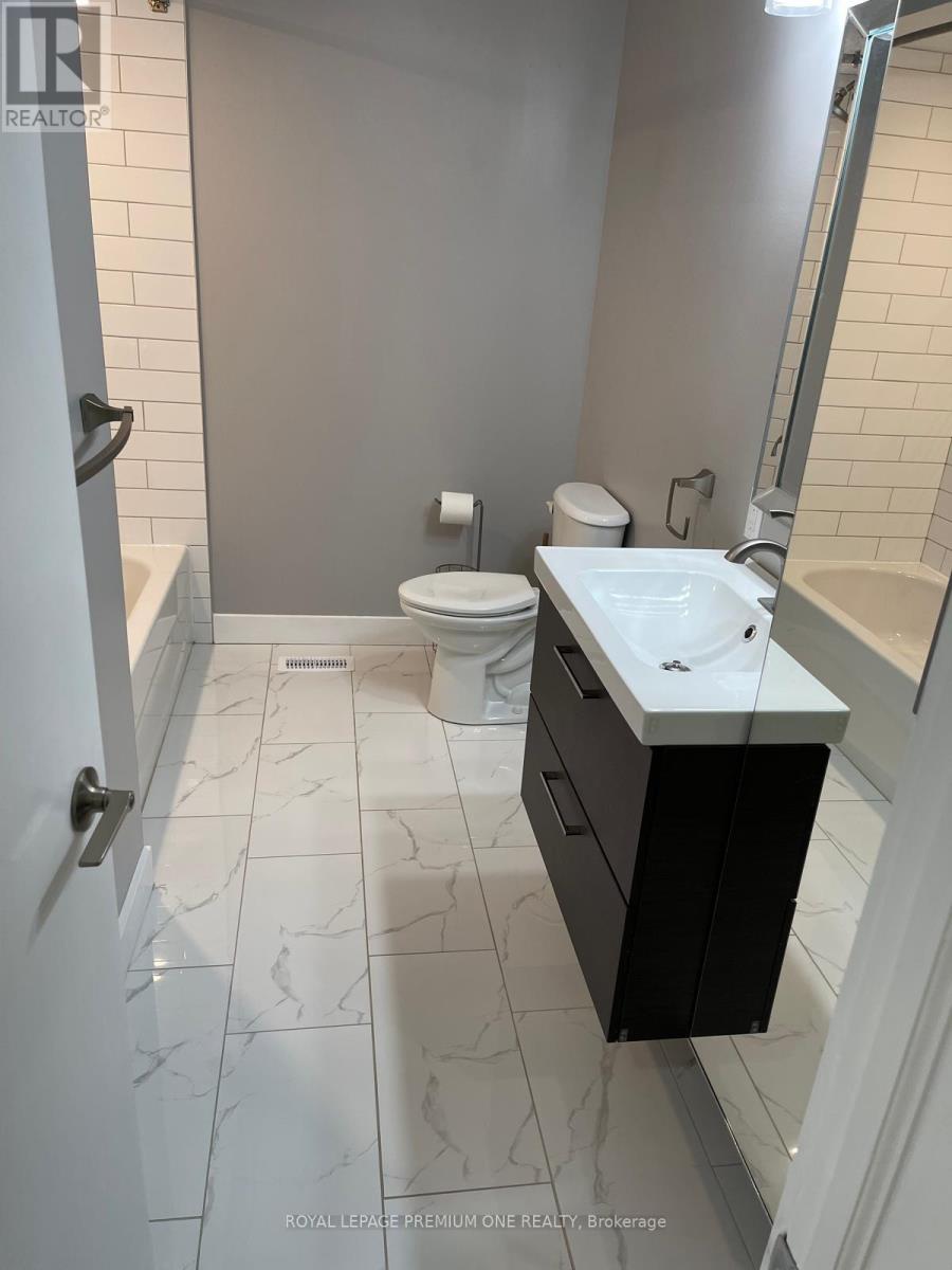 Main - 106 Trowell Avenue, Toronto, Ontario  M6M 1L7 - Photo 4 - W13753252
