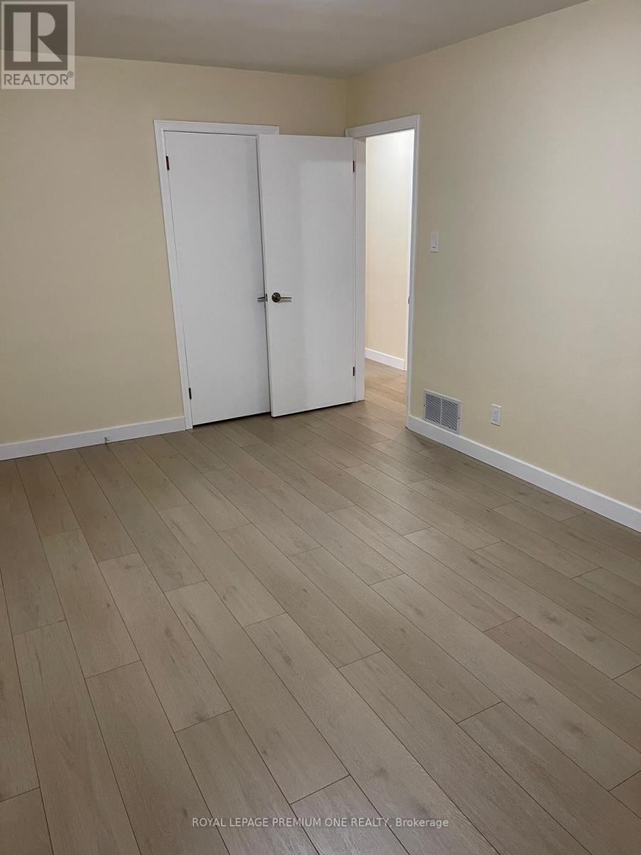 Main - 106 Trowell Avenue, Toronto, Ontario  M6M 1L7 - Photo 5 - W13753252