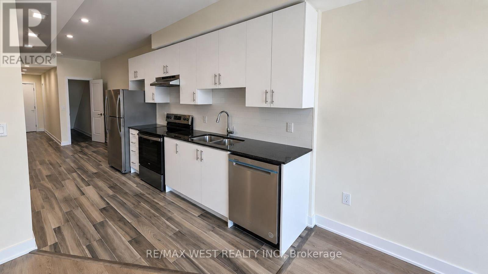 Main Floor - 93 Hatherley Road, Toronto, Ontario  M6E 1W3 - Photo 7 - W13753296