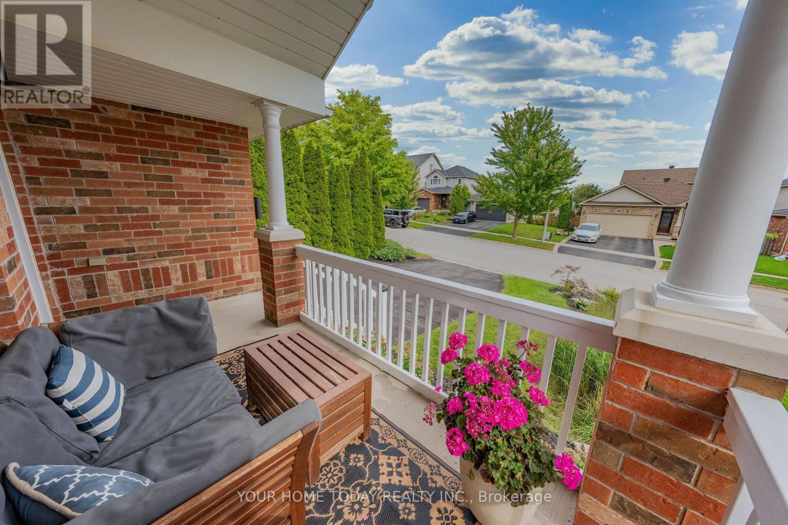 19 Rachlin Drive, Halton Hills, Ontario  L7J 3A9 - Photo 4 - W13753360