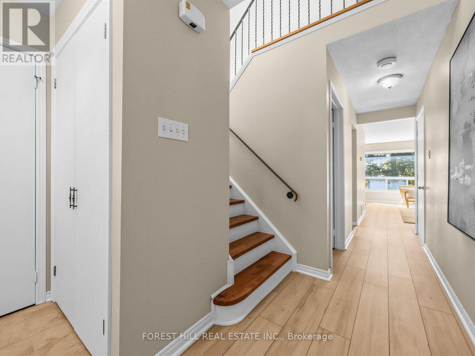 6 Elmvale Avenue, Brampton, Ontario  L6Z 1A5 - Photo 4 - W13753434