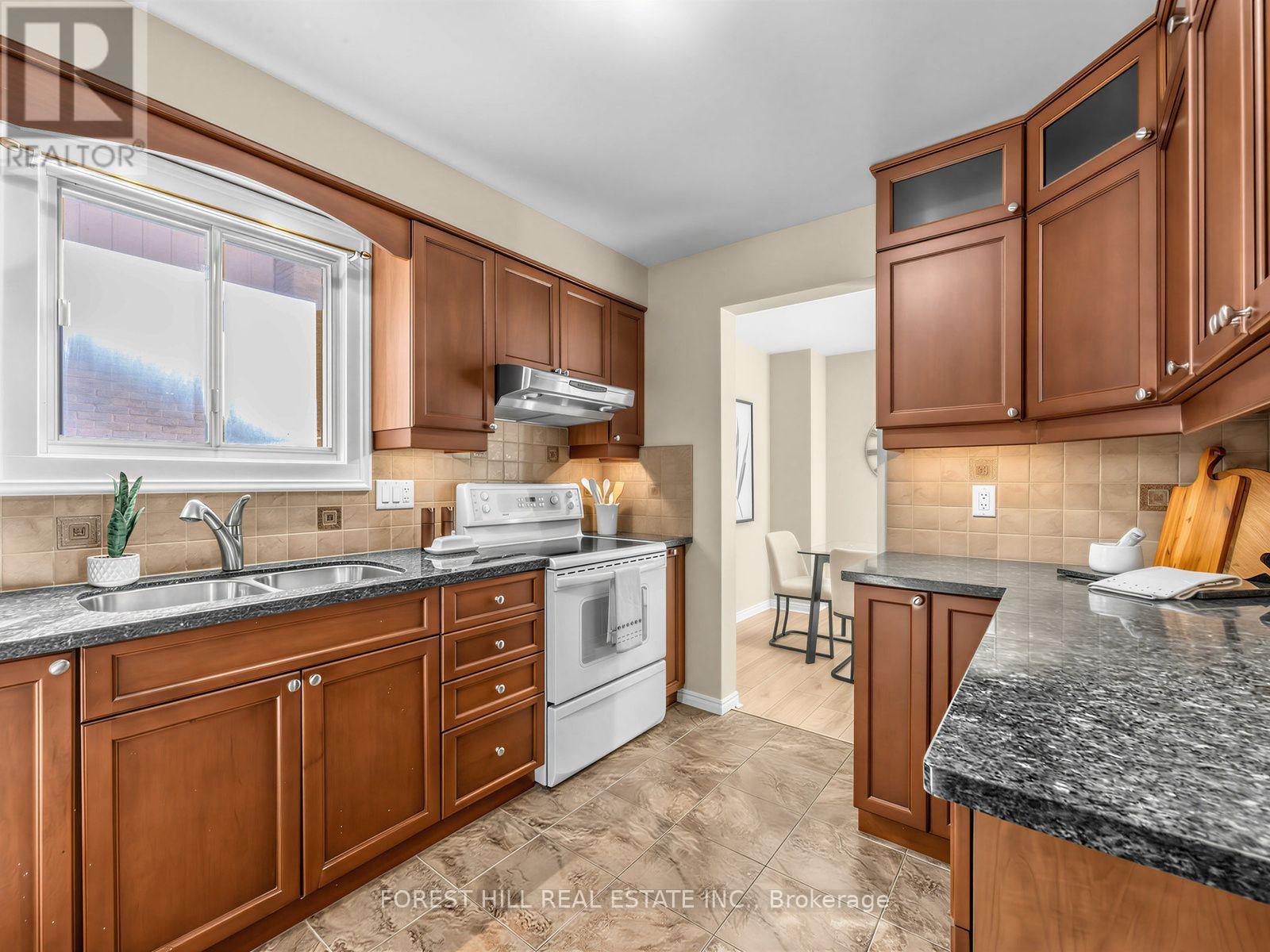 6 Elmvale Avenue, Brampton, Ontario  L6Z 1A5 - Photo 6 - W13753434