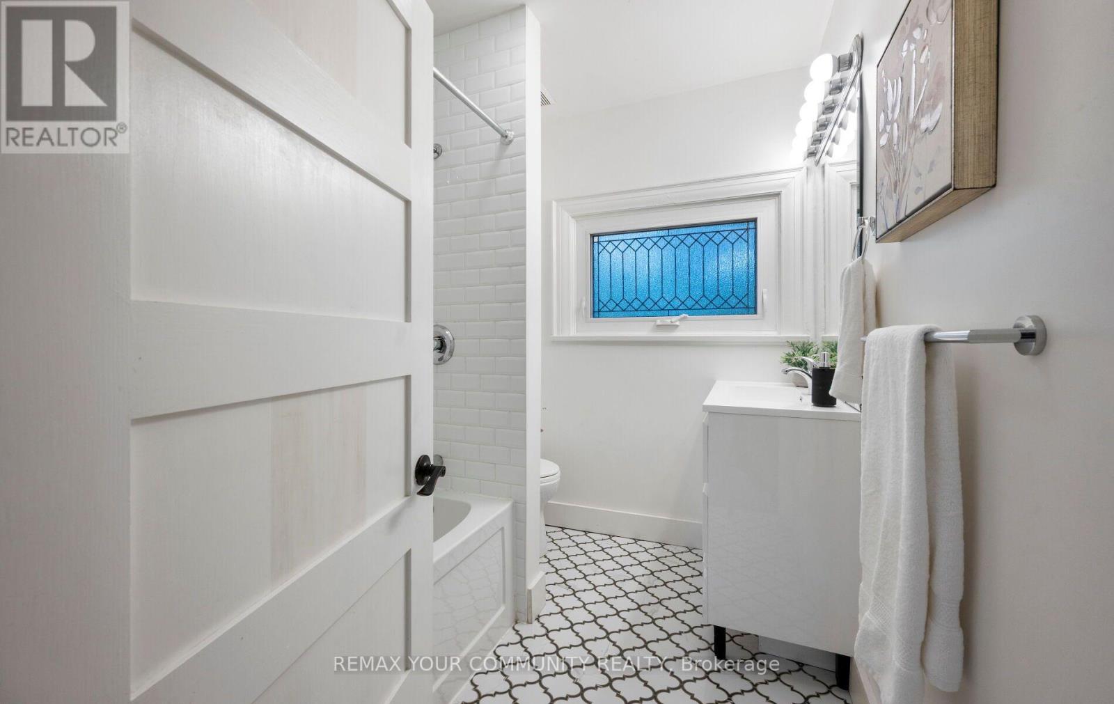 62 Indian Grove, Toronto, Ontario  M6R 2Y4 - Photo 23 - W13753446