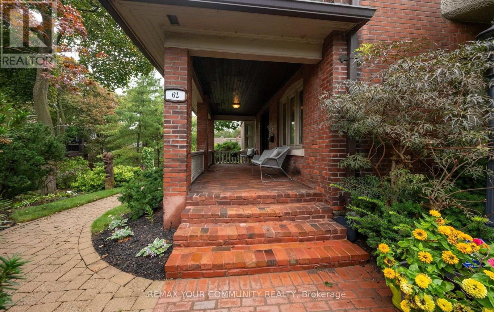 62 Indian Grove, Toronto, Ontario  M6R 2Y4 - Photo 5 - W13753446