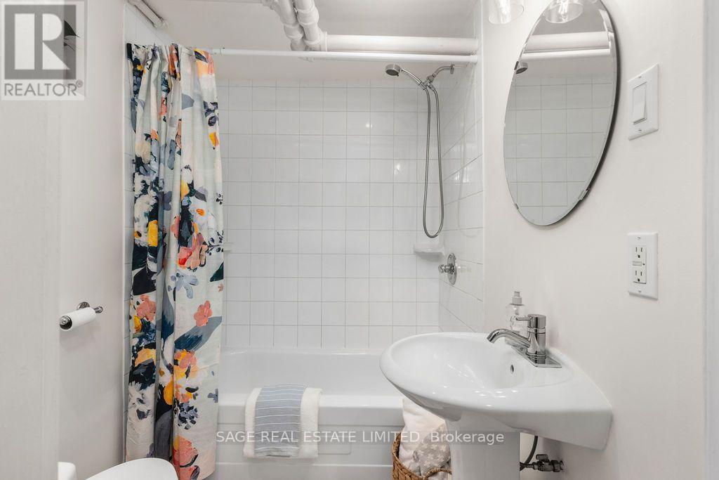 90 Methuen Avenue, Toronto, Ontario  M6S 1Z9 - Photo 29 - W13753522