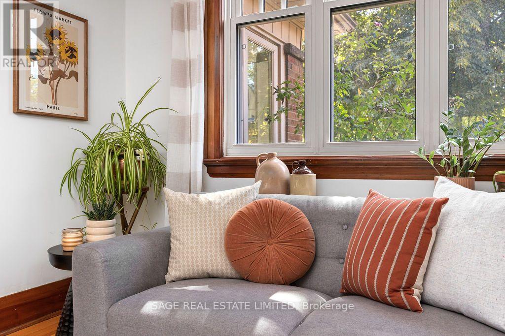 90 Methuen Avenue, Toronto, Ontario  M6S 1Z9 - Photo 7 - W13753522