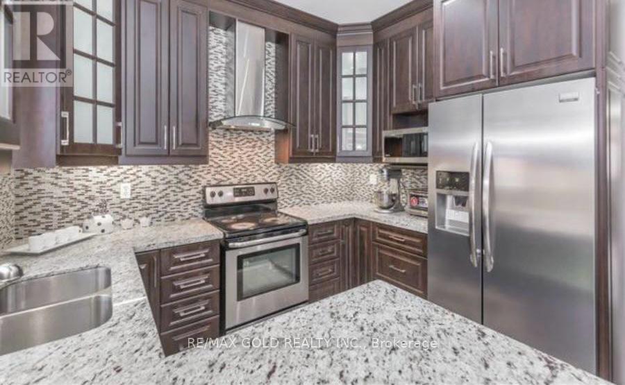 11 Rubysilver Drive, Brampton, Ontario  L6P 1P9 - Photo 10 - W13745640