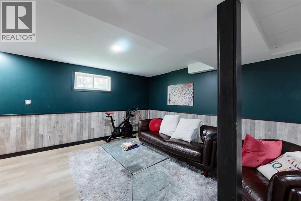 1104 10 Street SE photo 27