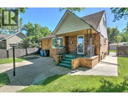 735 17 Street N, Lethbridge, Alberta