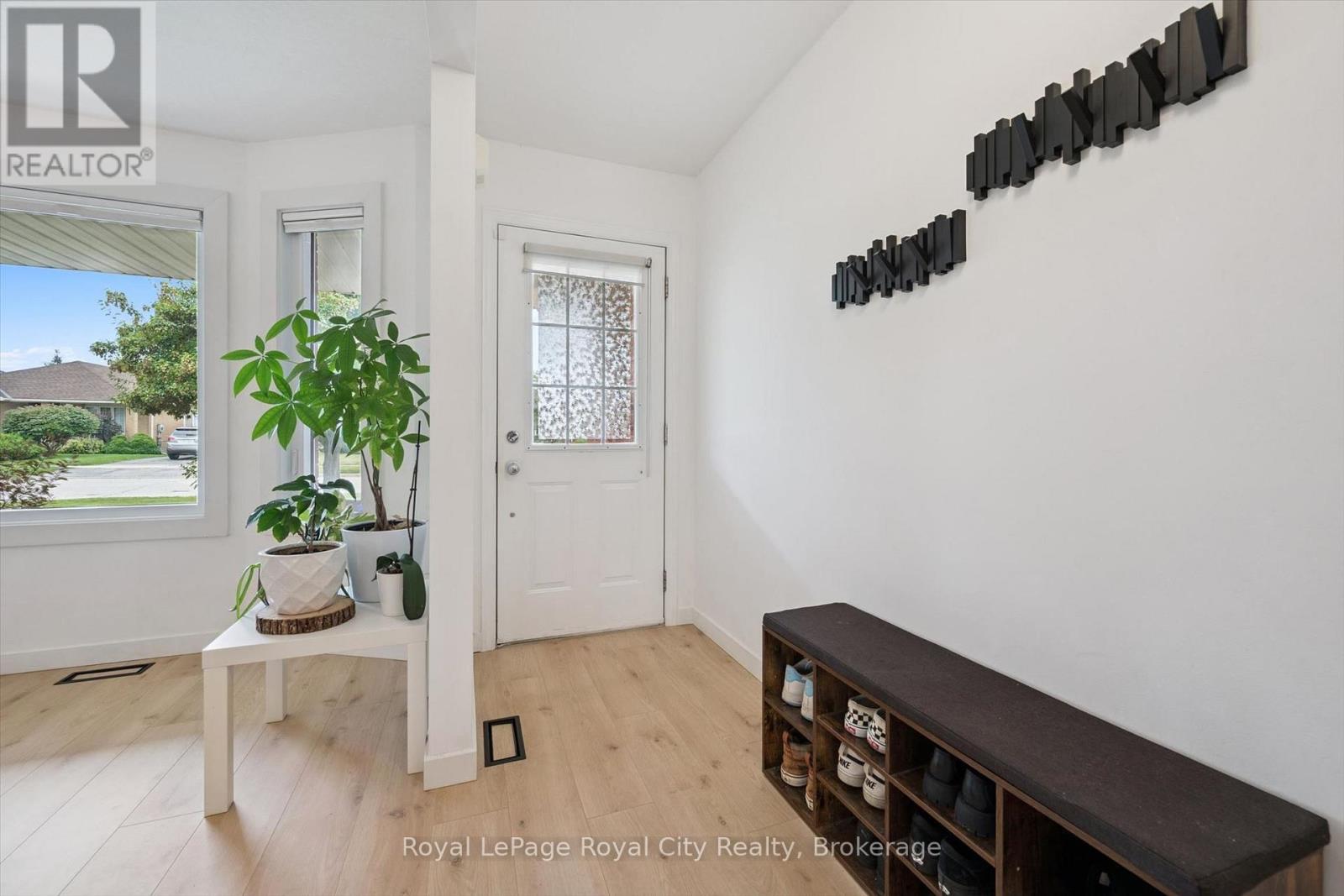 38 Borland Drive, Guelph, Ontario  N1G 5B5 - Photo 3 - X13753348