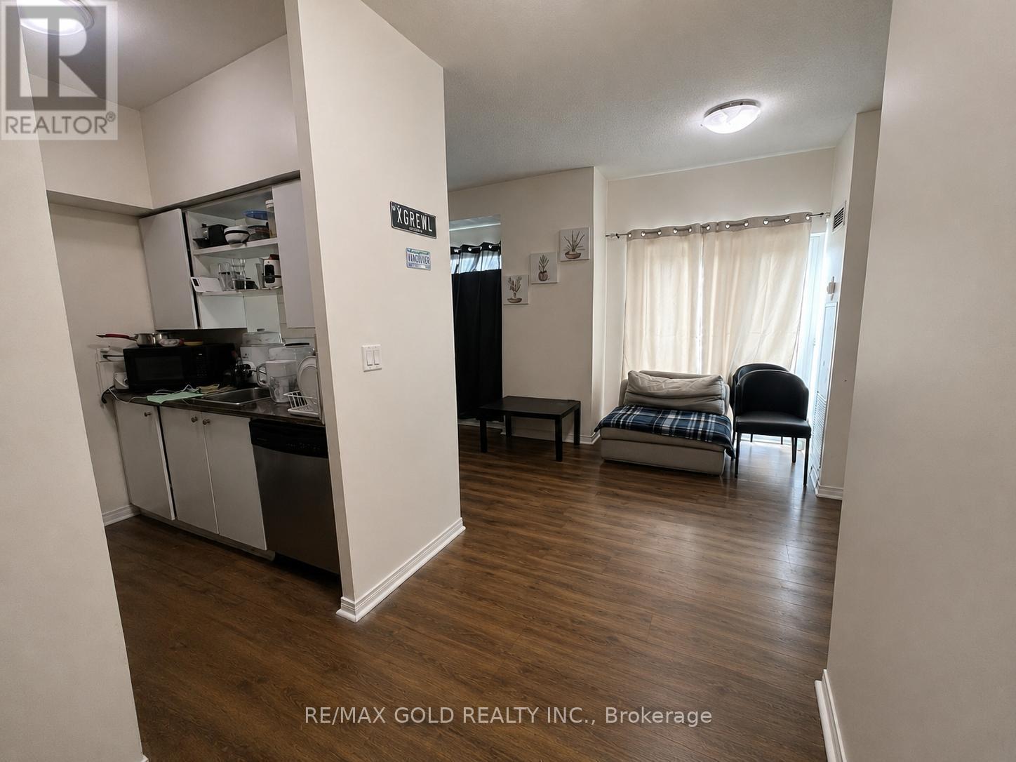 307 - 215 Queen Street E, Brampton, Ontario  L6W 0A9 - Photo 2 - W13747284