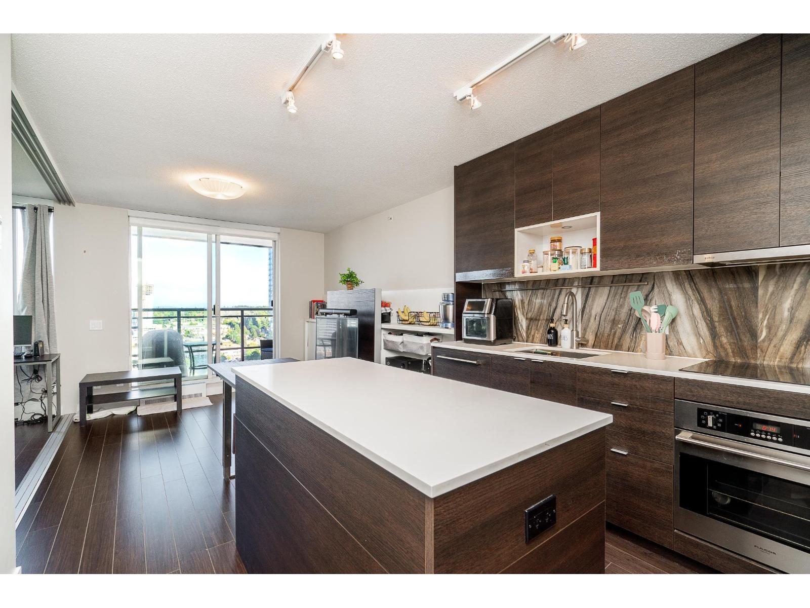 2608 13398 104 AVENUE, surrey, British Columbia
