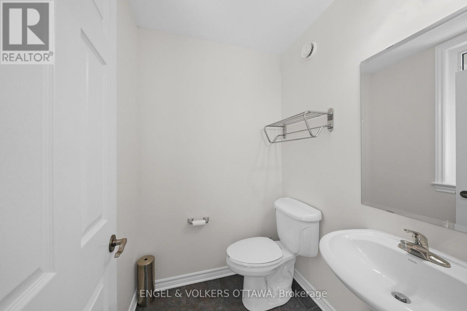 268 Horseshoe Crescent, Ottawa, Ontario  K2S 0B7 - Photo 4 - X13753744