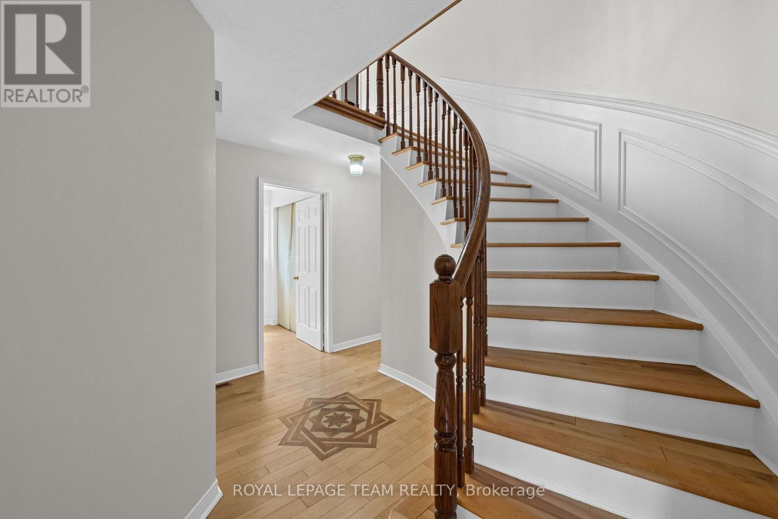 59 Naismith Crescent, Ottawa, Ontario  K2L 2K7 - Photo 2 - X13753748