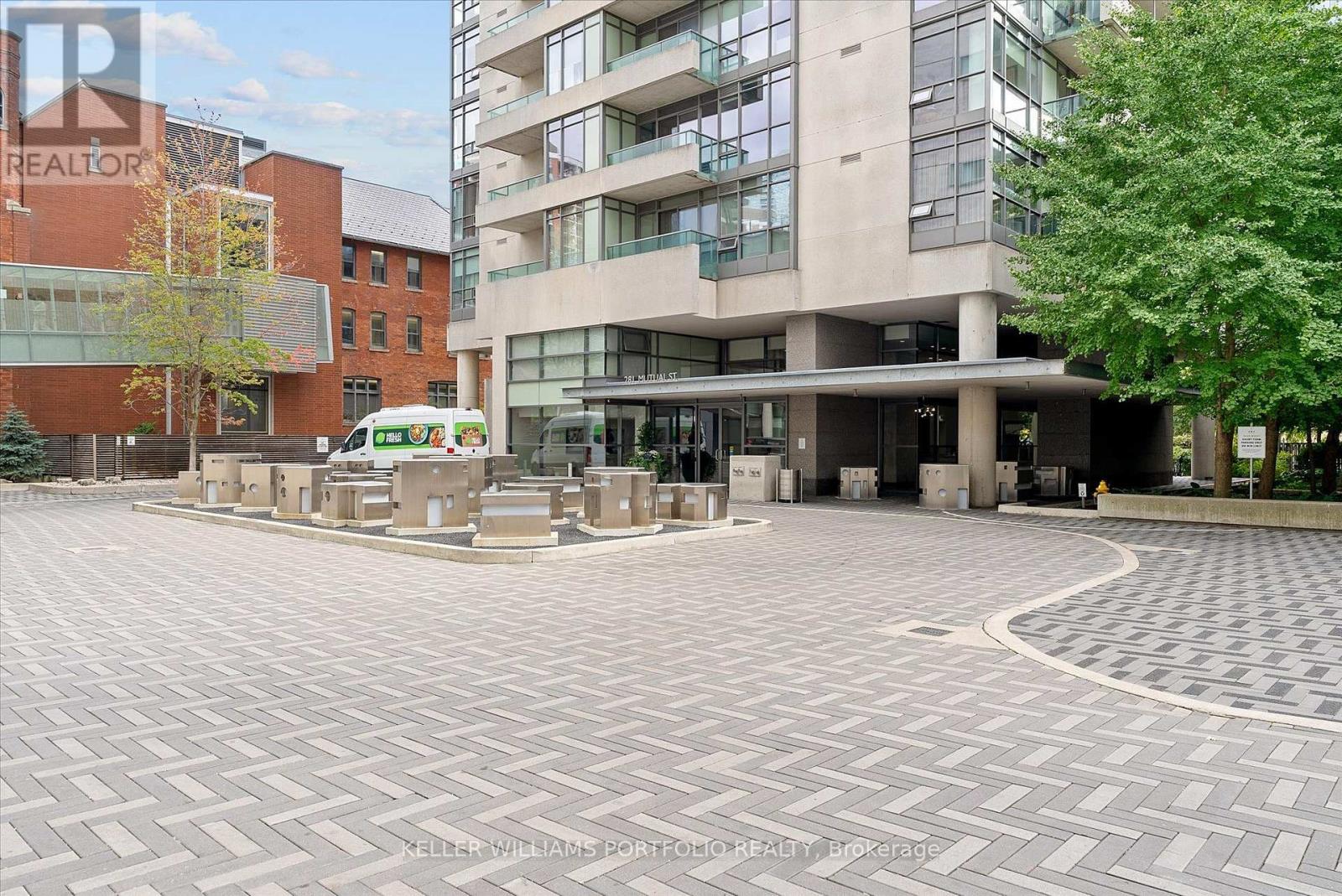 1602 - 281 Mutual Street, Toronto, Ontario  M4Y 3C4 - Photo 4 - C13753540