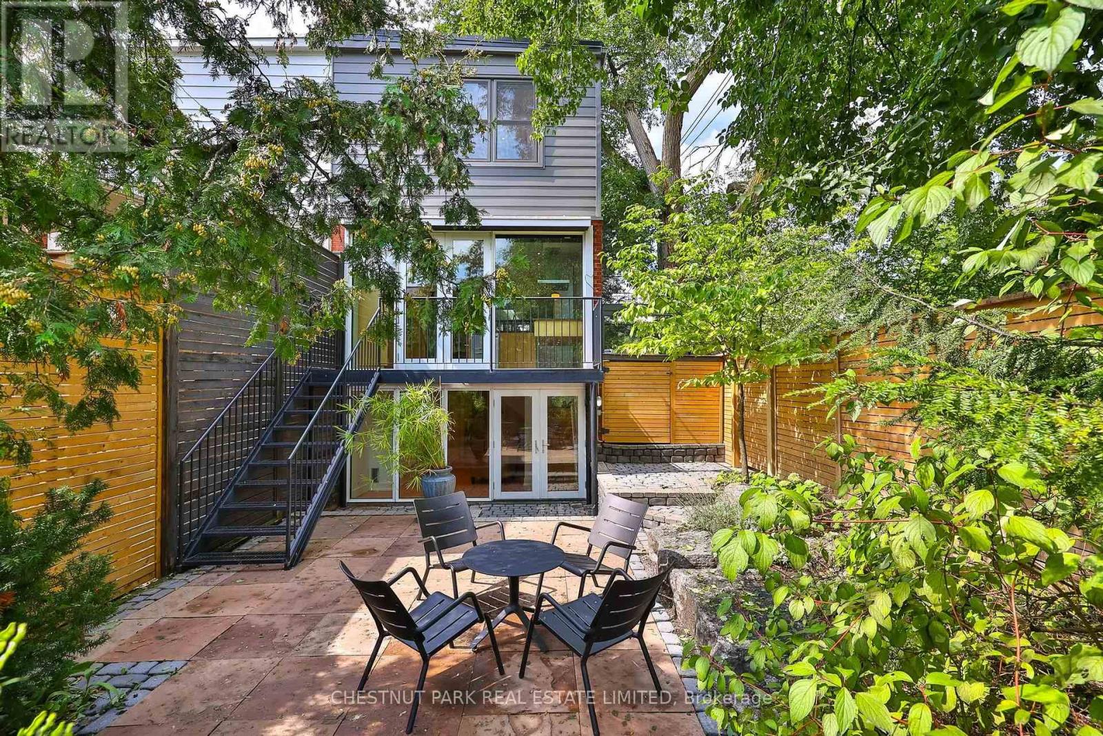 211 SNOWDON AVENUE, Toronto, Ontario