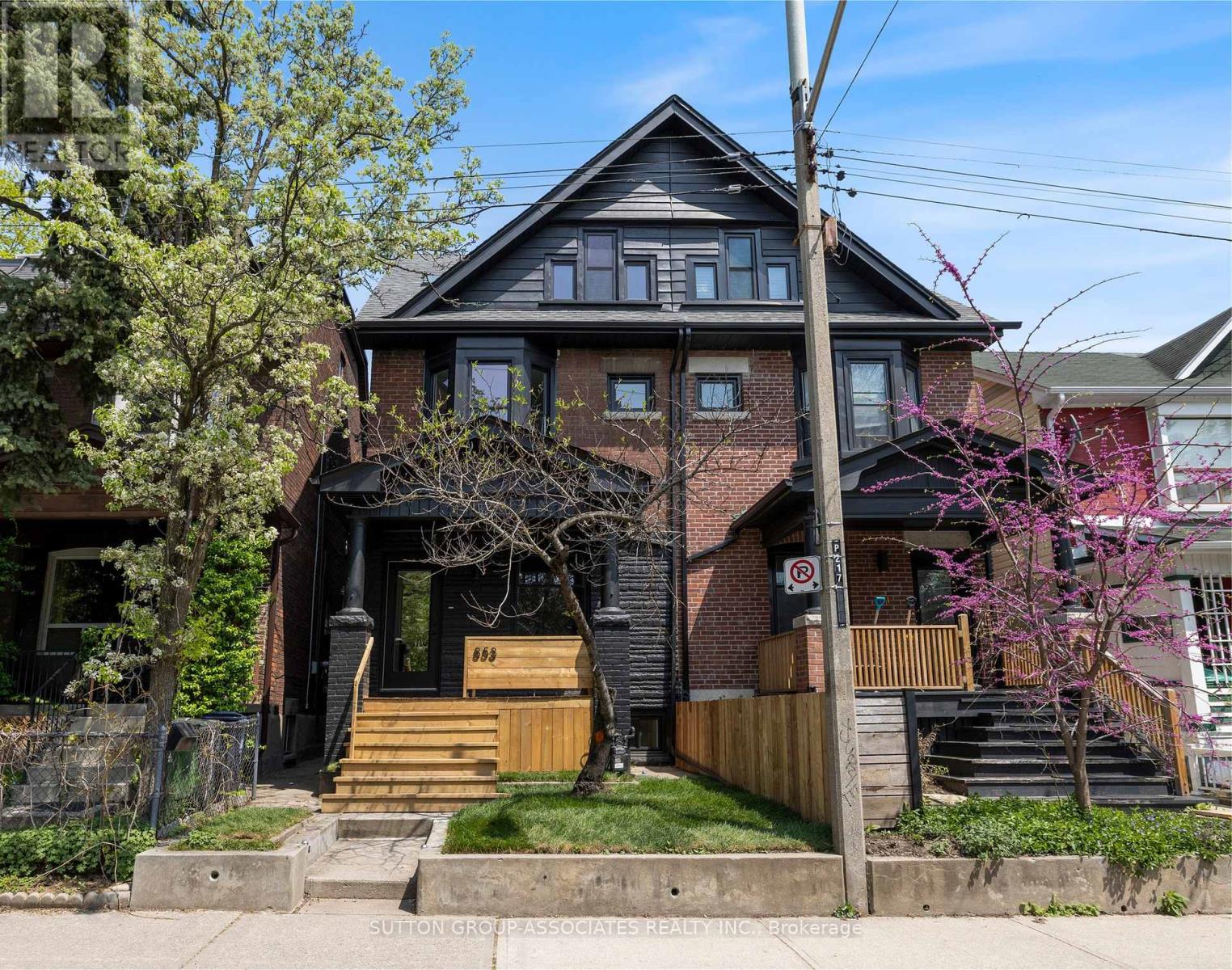 853 MANNING AVENUE, Toronto, Ontario