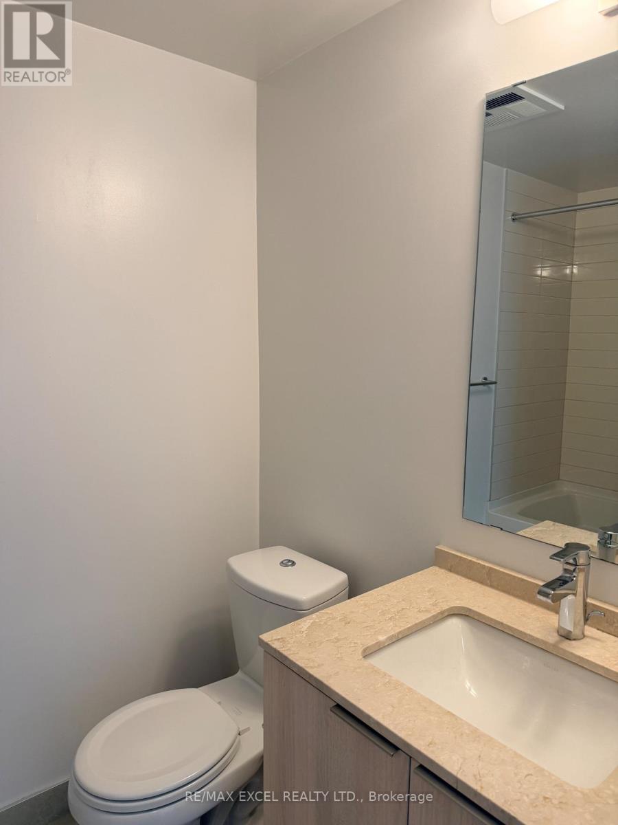 1708 - 11 Wellesley Street W, Toronto, Ontario  M4Y 1E8 - Photo 3 - C13753752