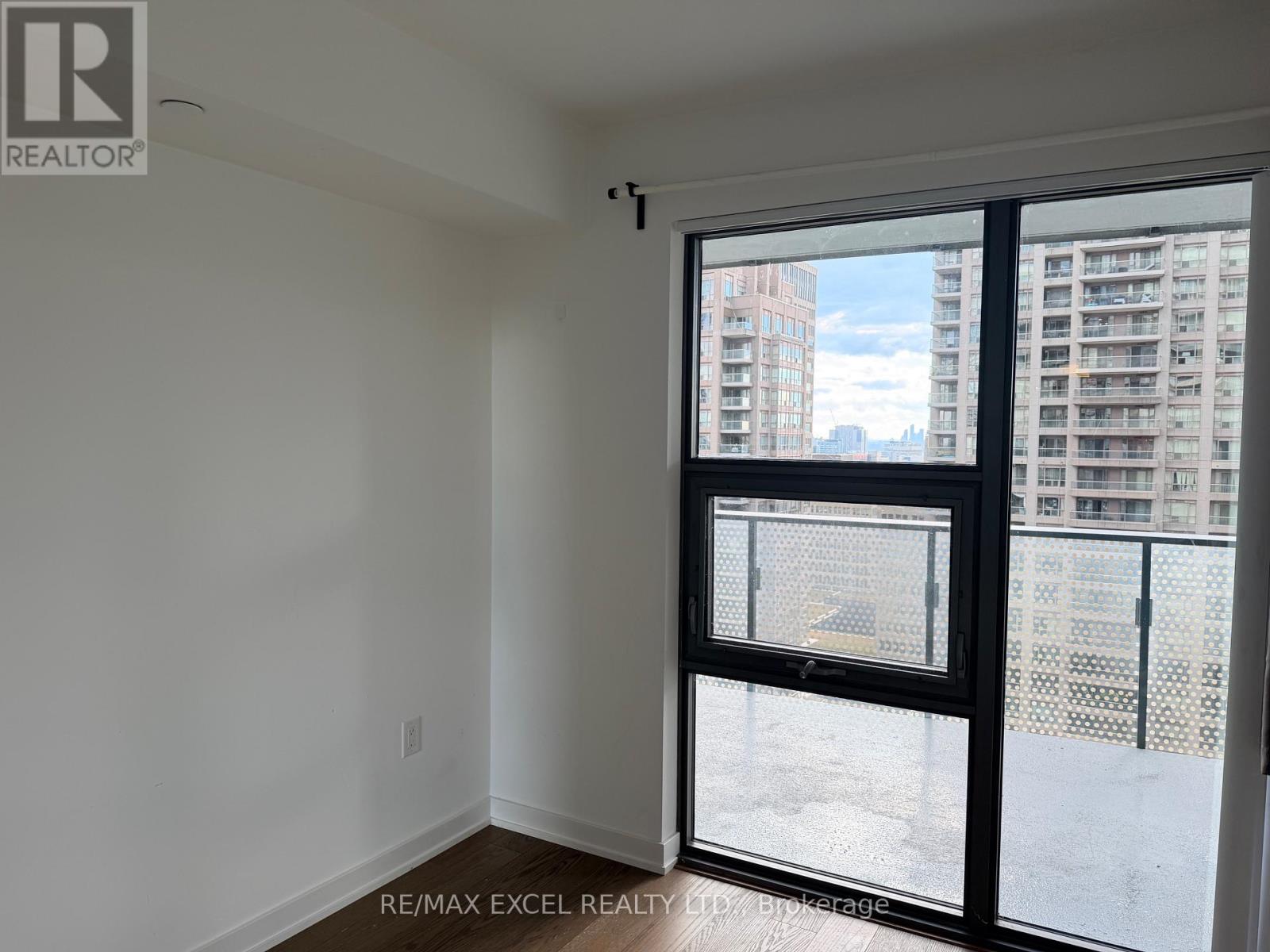1708 - 11 Wellesley Street W, Toronto, Ontario  M4Y 1E8 - Photo 4 - C13753752