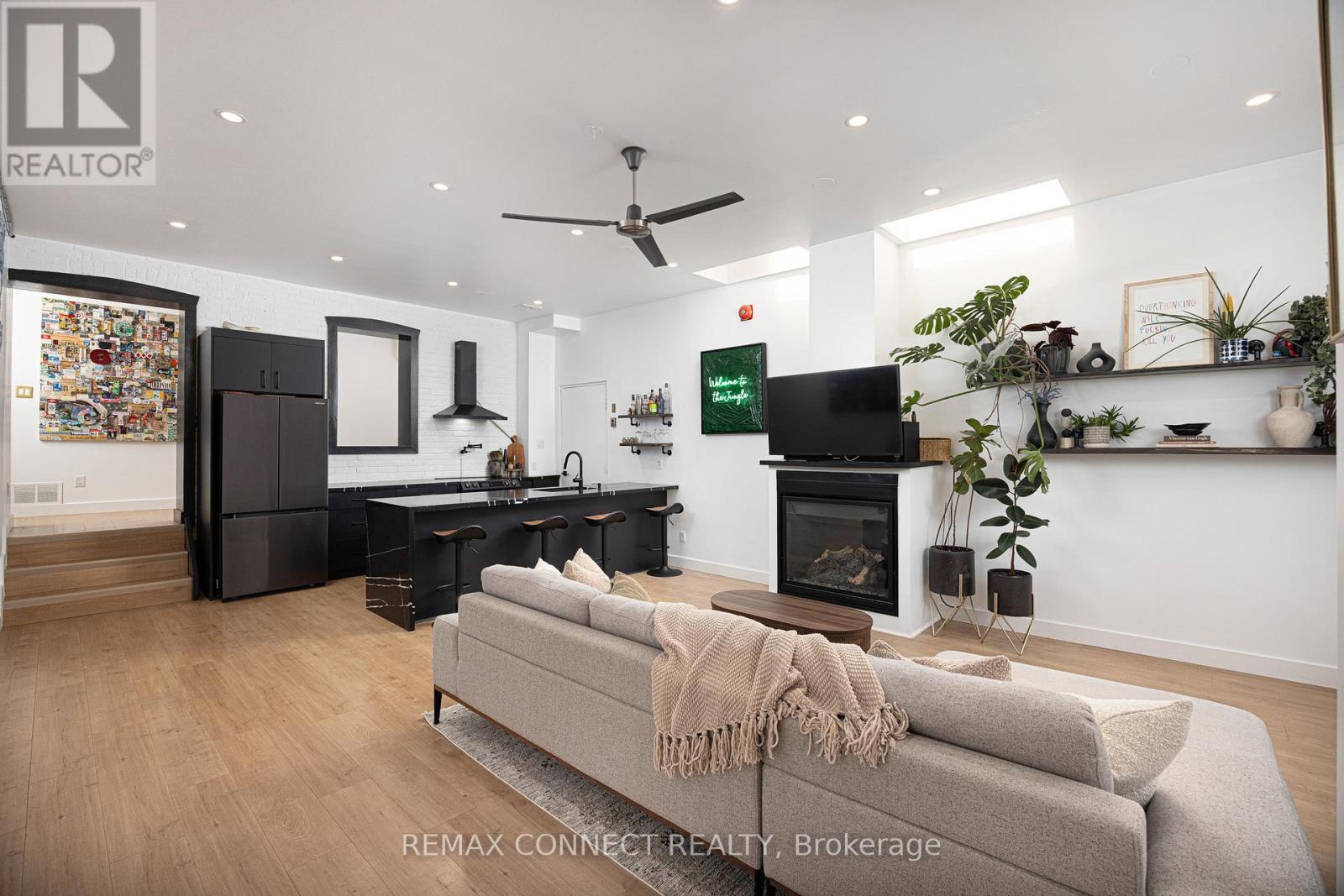 106 - 99 Coleman Avenue, Toronto, Ontario  M4C 1P8 - Photo 2 - E13753696
