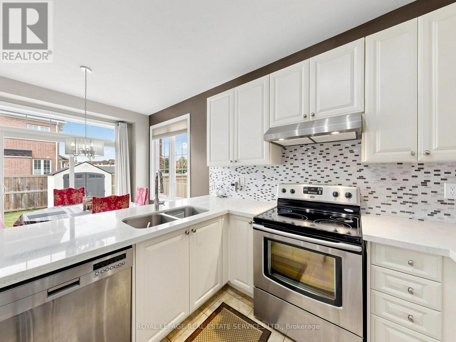 122 Juglans Crescent, Whitchurch-Stouffville, Ontario L4A 1S5 - Photo 11 - N13753548