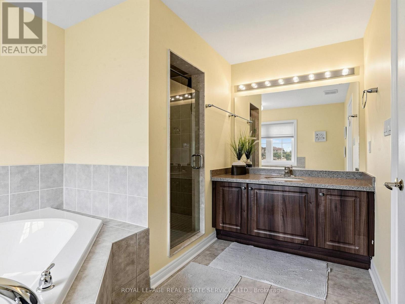 122 Juglans Crescent, Whitchurch-Stouffville, Ontario L4A 1S5 - Photo 18 - N13753548