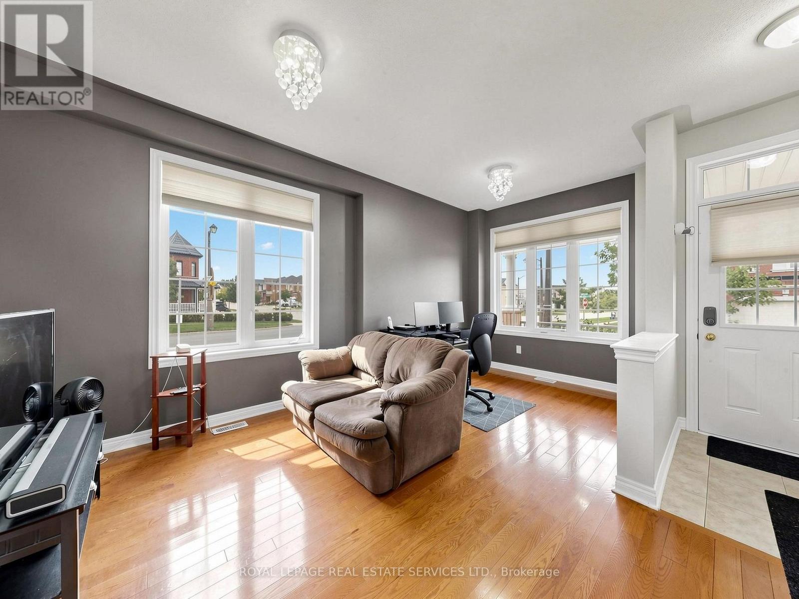 122 Juglans Crescent, Whitchurch-Stouffville, Ontario L4A 1S5 - Photo 4 - N13753548