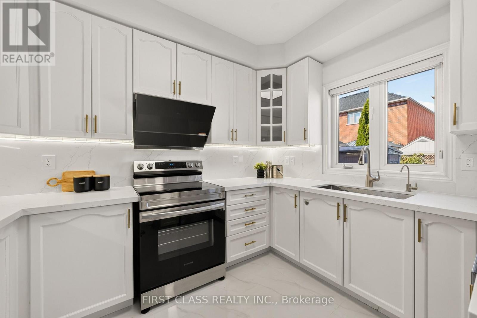 44 Pamgrey Road, Markham, Ontario  L6E 0B2 - Photo 8 - N13753550