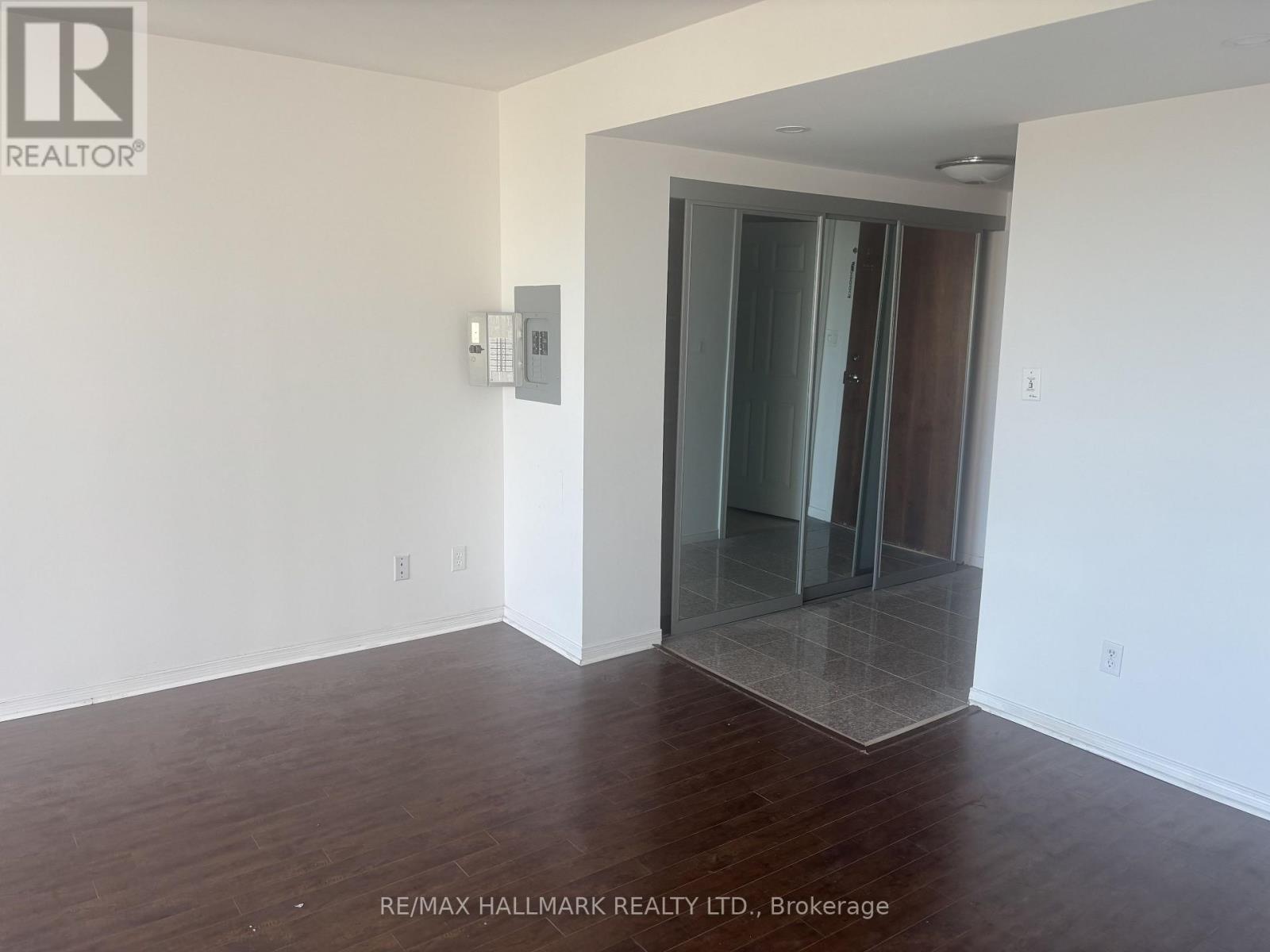 702 - 51 Baffin Court, Richmond Hill, Ontario  L4B 4P6 - Photo 4 - N13753796