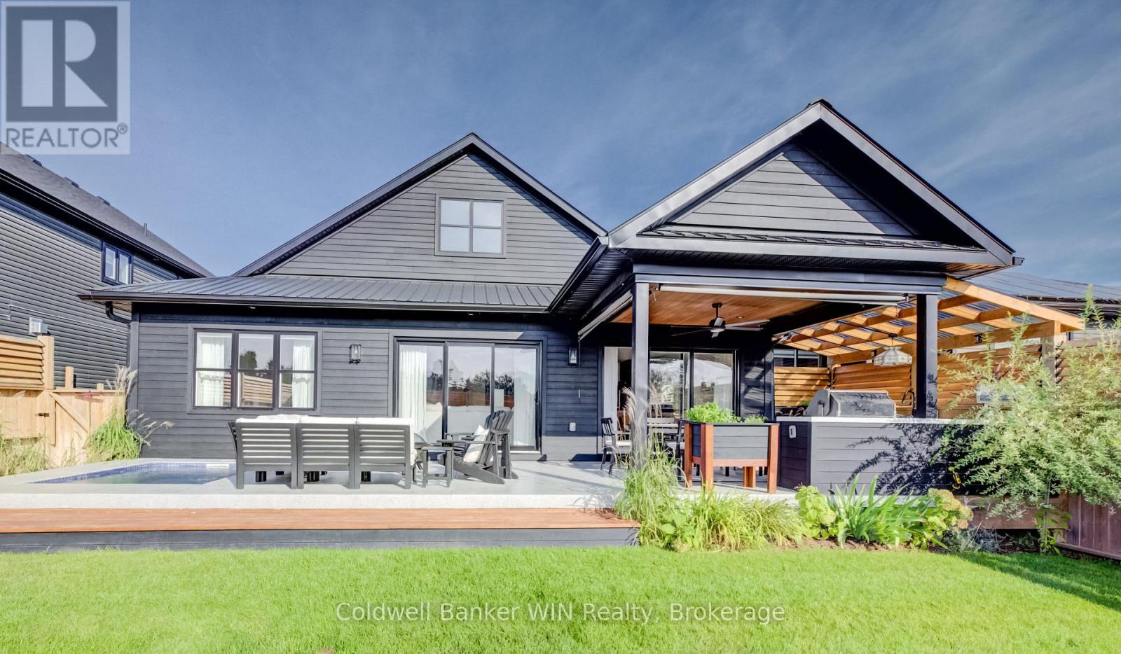 420 Wellington Street E, Wellington North, Ontario  N0G 2L4 - Photo 2 - X13753616