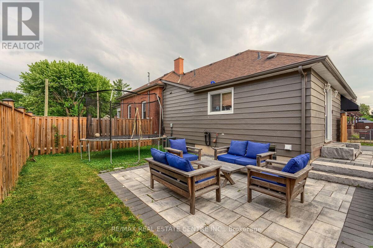 33 Miles Street, Milton, Ontario L9T 1E5 - Photo 10 - W13753536
