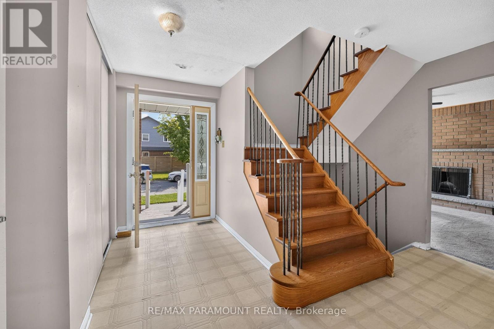 177 Weybridge Trail, Brampton, Ontario  L6V 3S6 - Photo 5 - W13753676