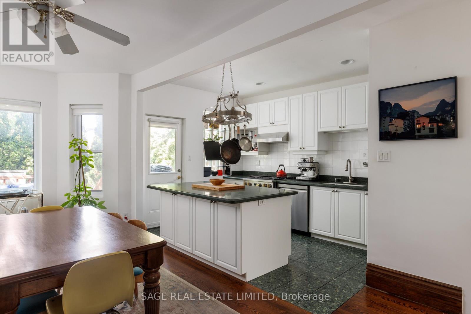 Main - 32 Roblocke Avenue, Toronto, Ontario  M6G 3R7 - Photo 18 - W13753756