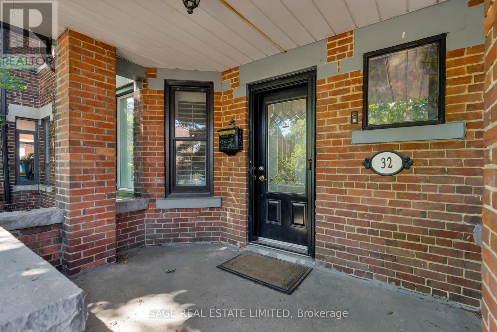 Main - 32 Roblocke Avenue, Toronto, Ontario  M6G 3R7 - Photo 2 - W13753756