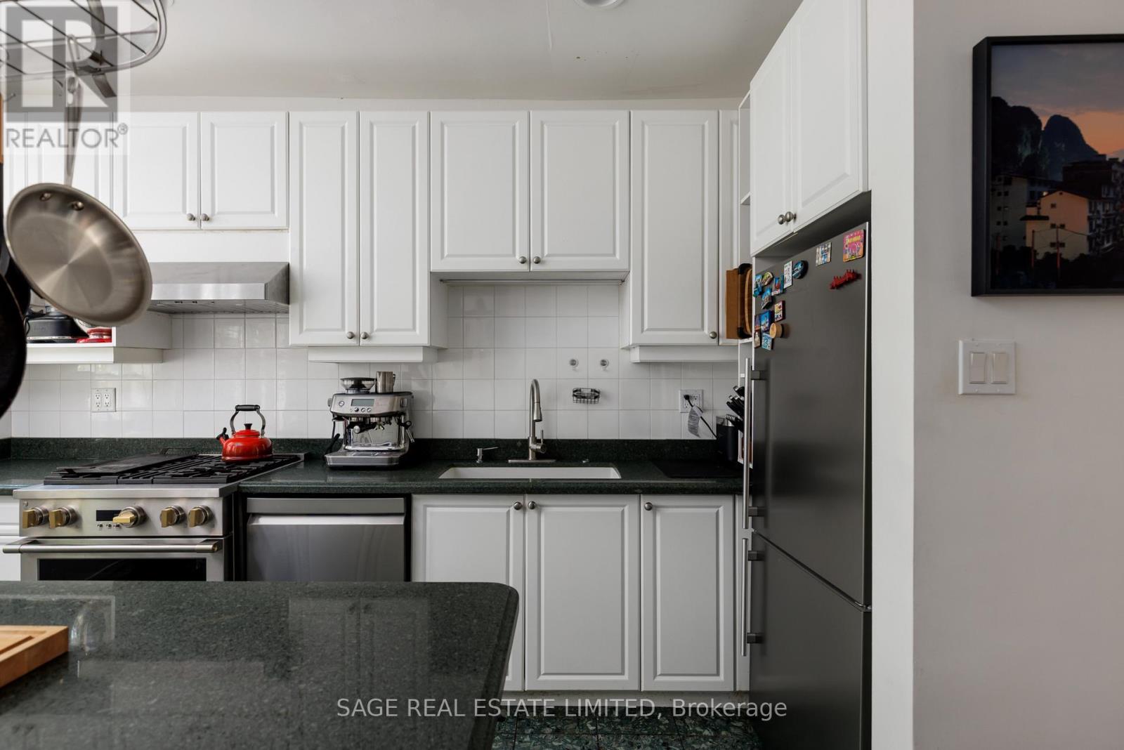 Main - 32 Roblocke Avenue, Toronto, Ontario  M6G 3R7 - Photo 20 - W13753756