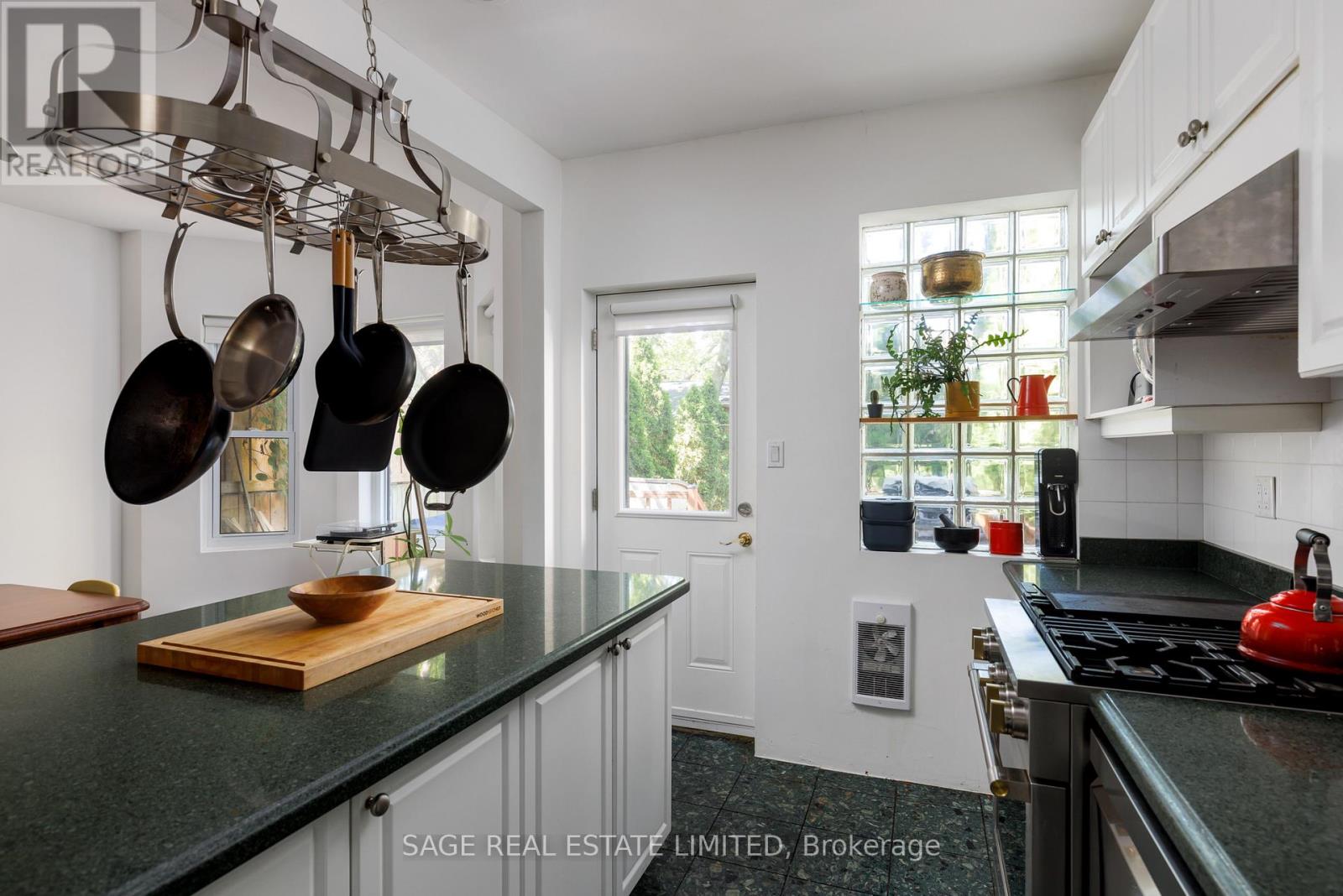 Main - 32 Roblocke Avenue, Toronto, Ontario  M6G 3R7 - Photo 22 - W13753756