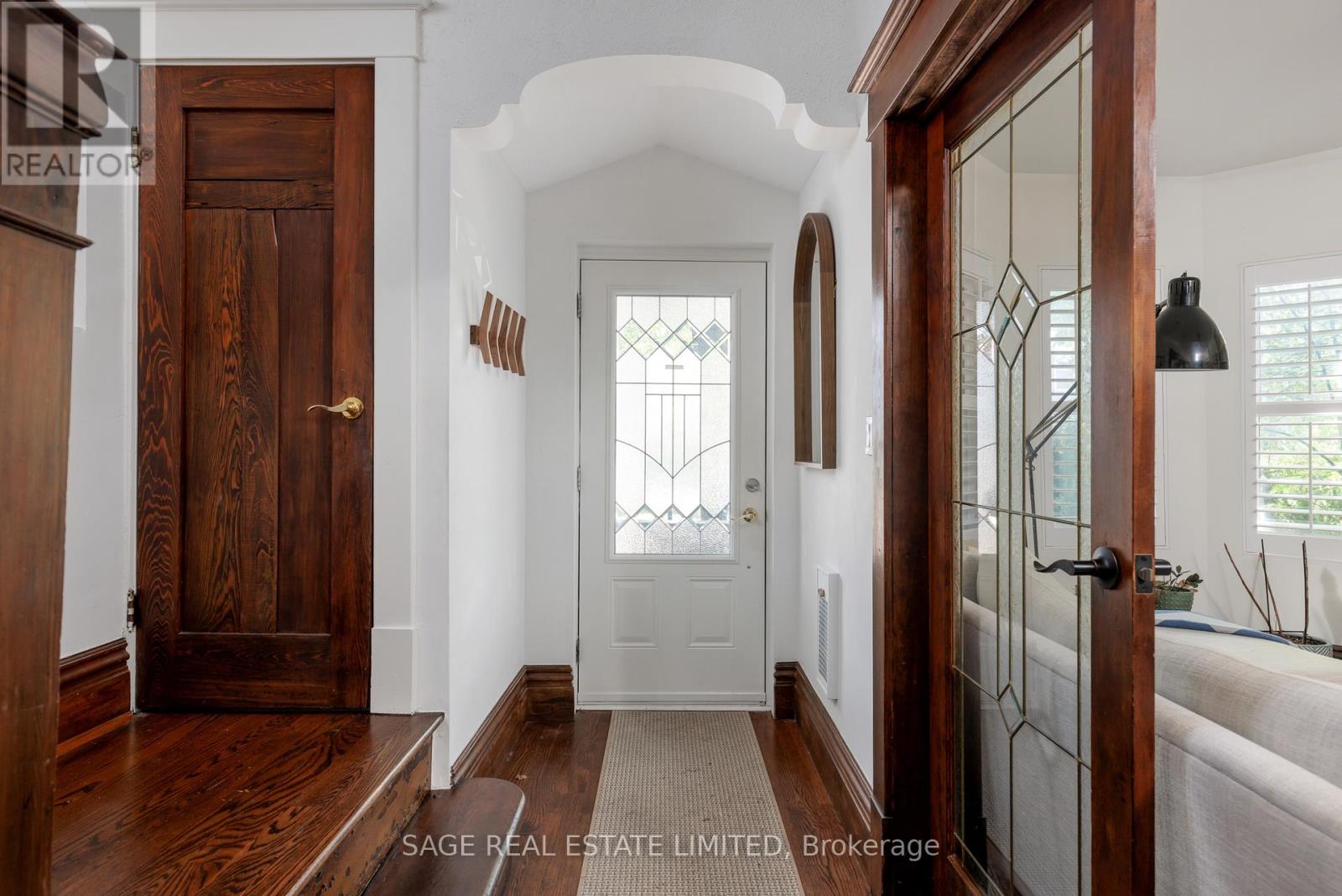 Main - 32 Roblocke Avenue, Toronto, Ontario  M6G 3R7 - Photo 3 - W13753756