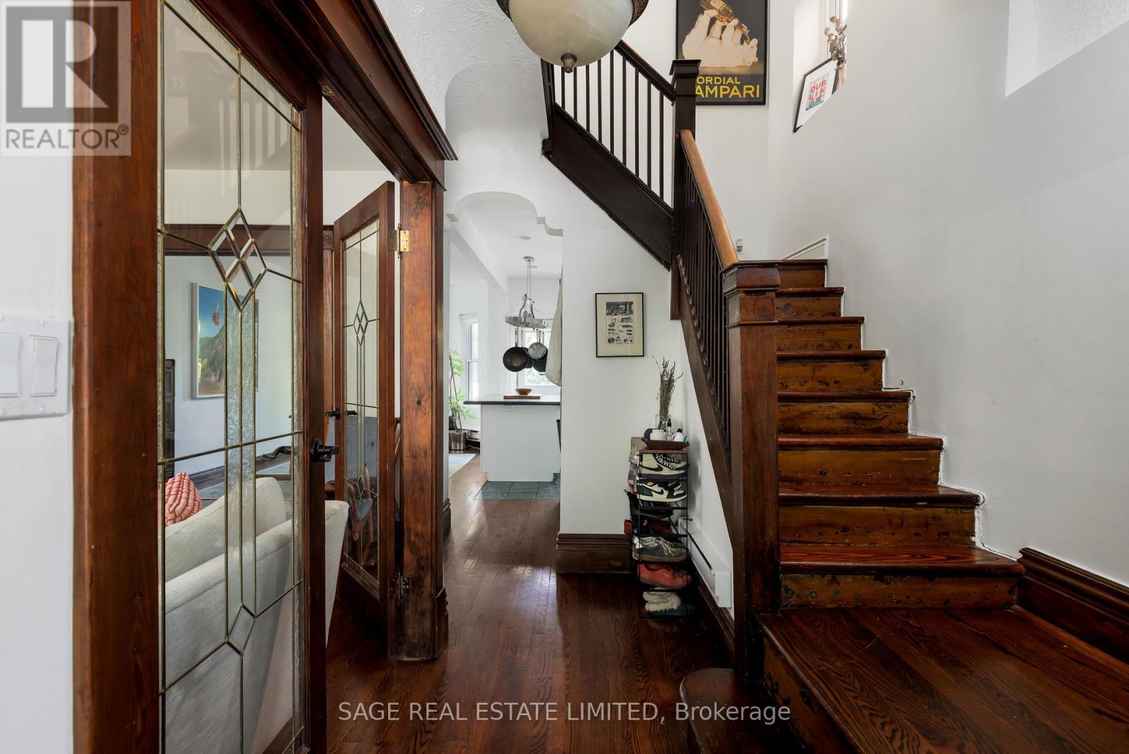 Main - 32 Roblocke Avenue, Toronto, Ontario  M6G 3R7 - Photo 4 - W13753756