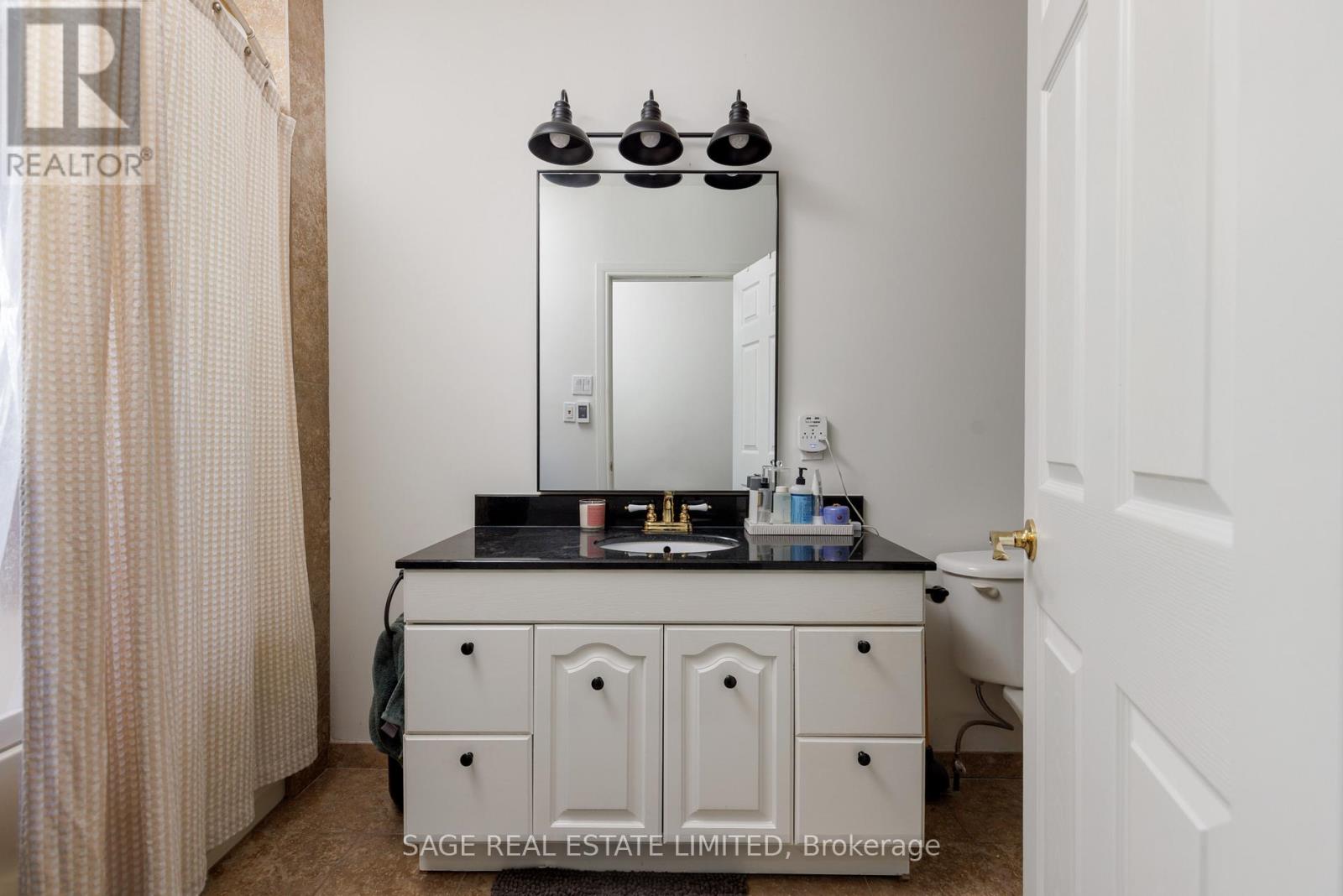 Main - 32 Roblocke Avenue, Toronto, Ontario  M6G 3R7 - Photo 45 - W13753756