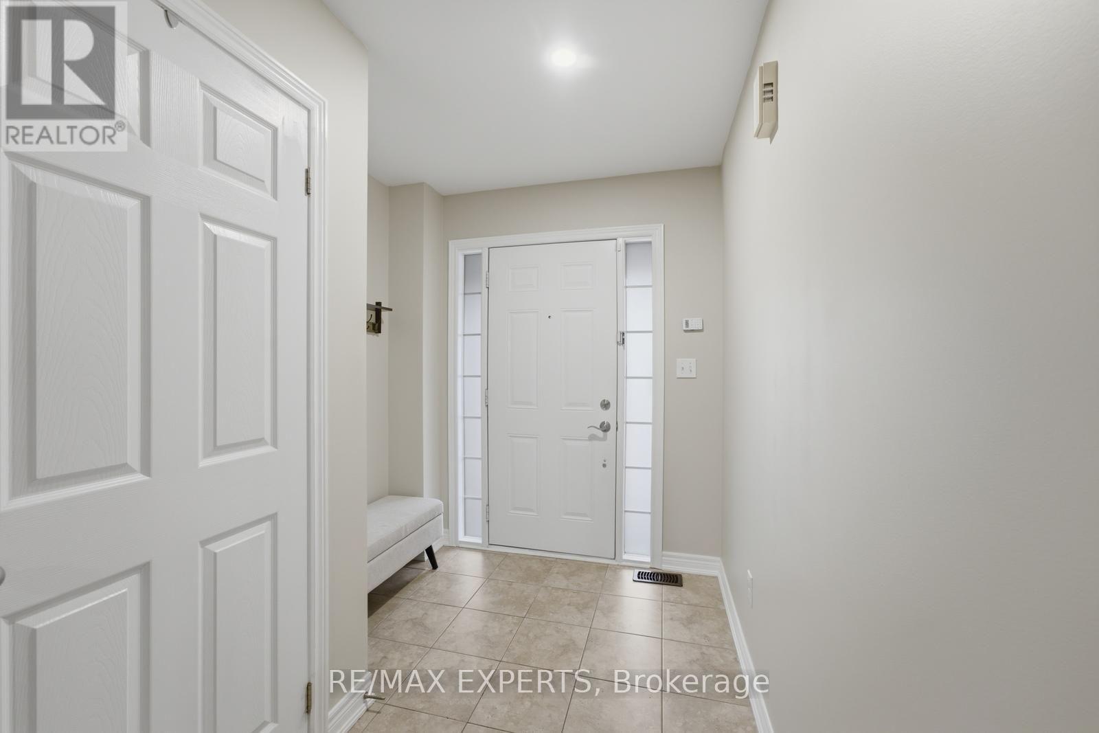 72 Victor Large Way, Orangeville, Ontario L9W 0B6 - Photo 3 - W13753770