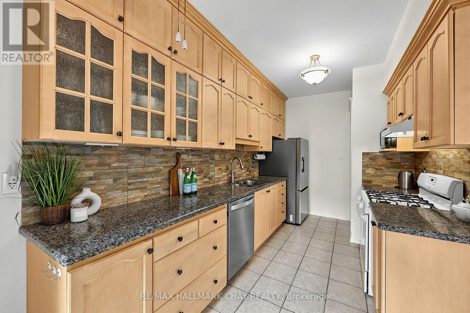 168 Denise Circle, Newmarket, Ontario  L3X 2J9 - Photo 11 - N13753430
