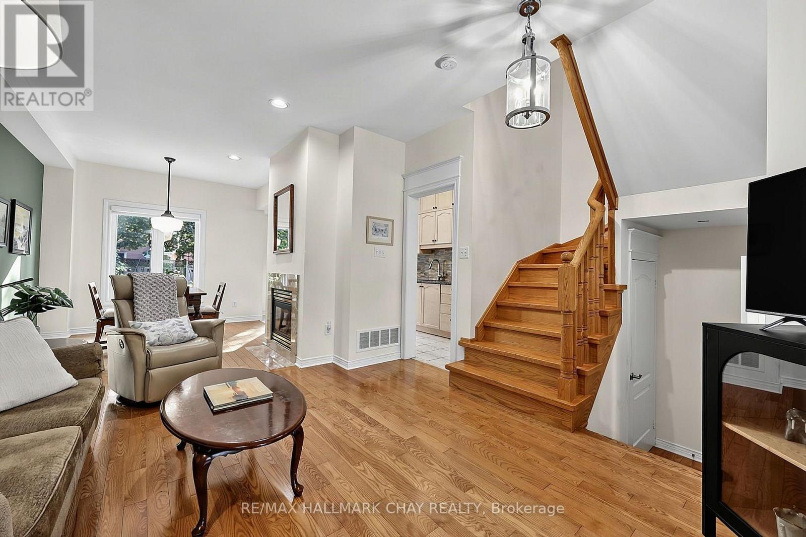 168 Denise Circle, Newmarket, Ontario  L3X 2J9 - Photo 7 - N13753430
