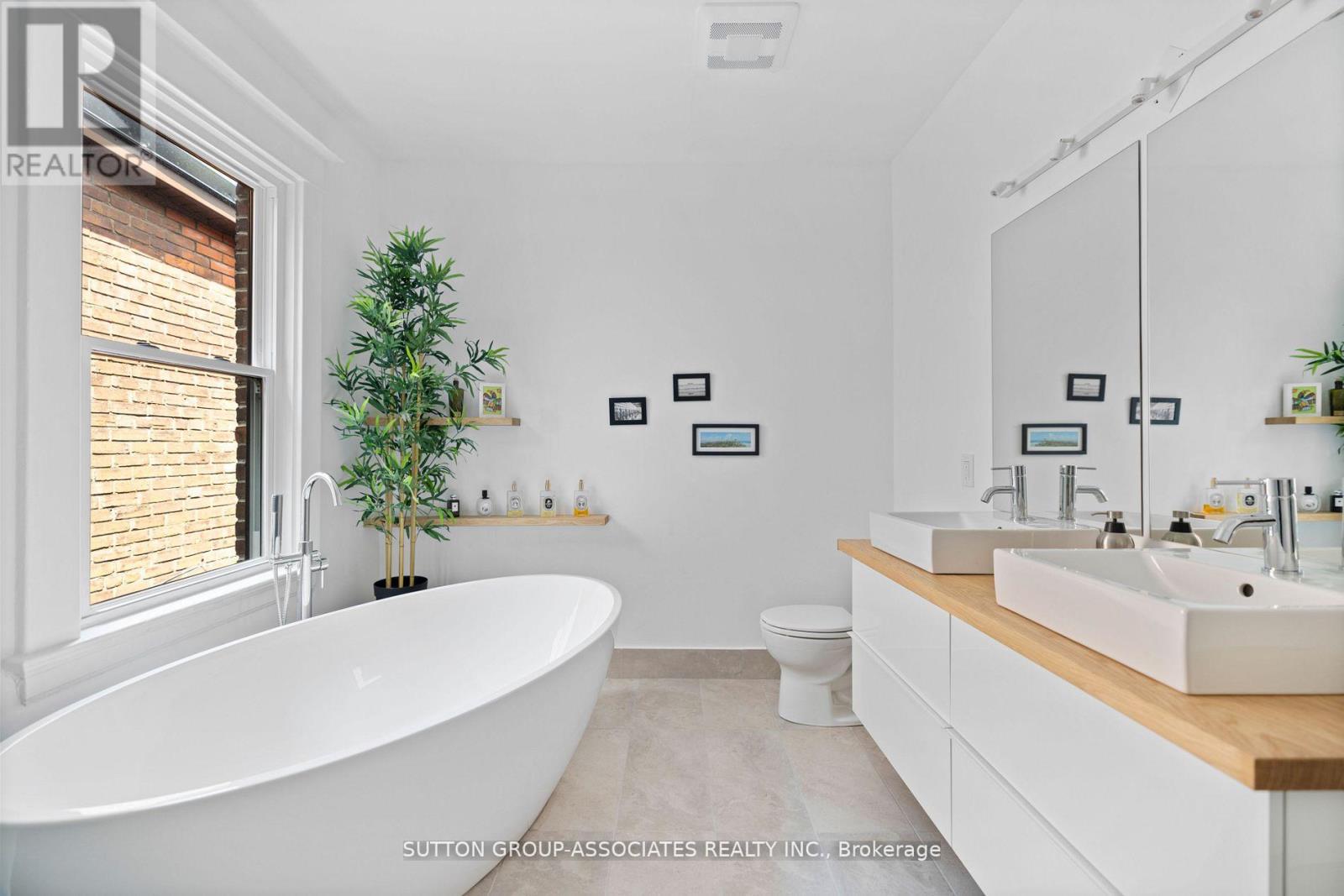 853 Manning Avenue, Toronto, Ontario  M6G 2X1 - Photo 17 - C13753750