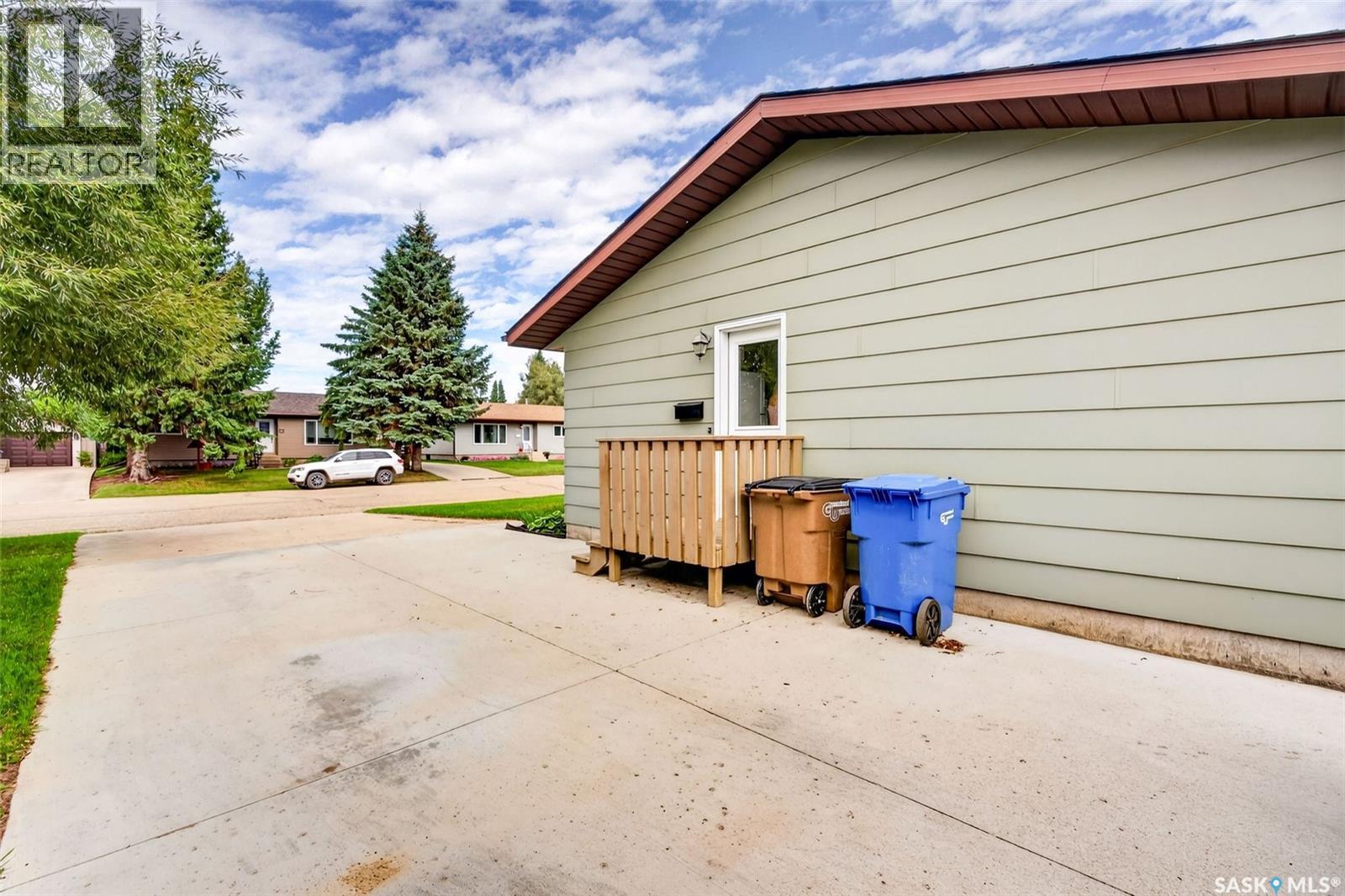 107 Elizabeth Street, Melfort, Saskatchewan  S0E 1A0 - Photo 3 - SK047775