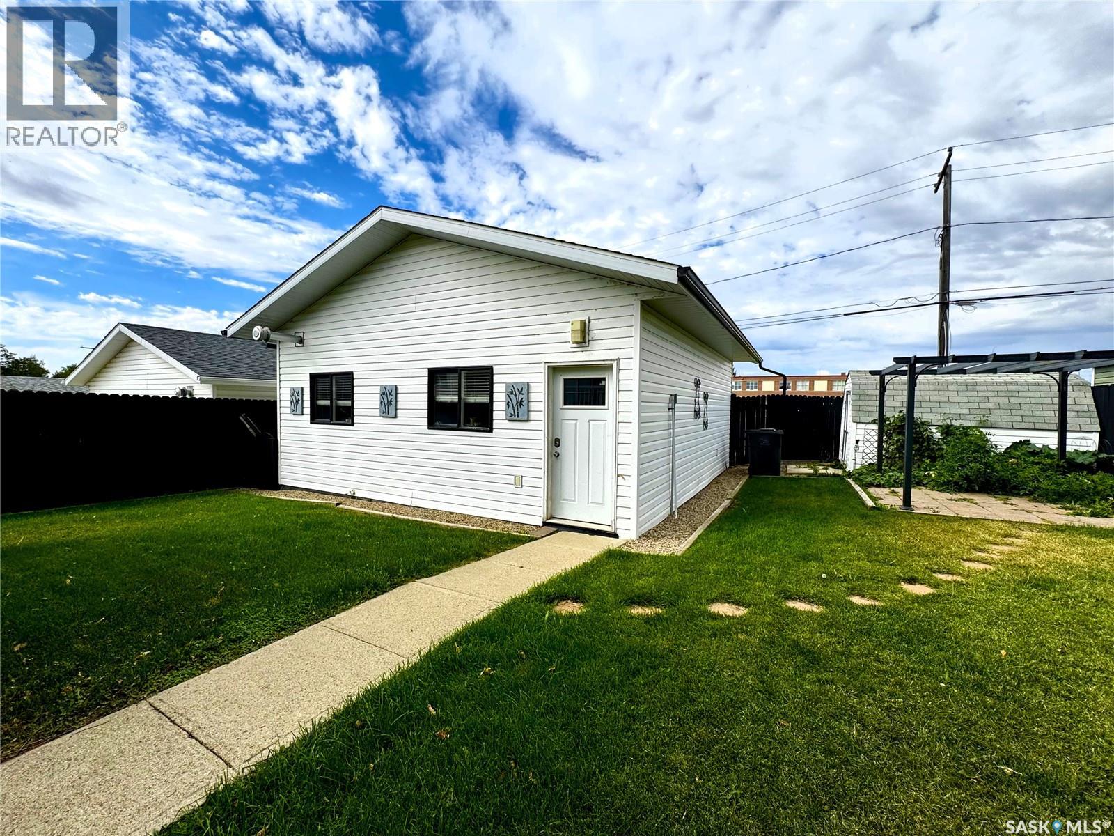 518 6th Avenue Nw, Swift Current, Saskatchewan  S9H 0Y6 - Photo 26 - SK047754