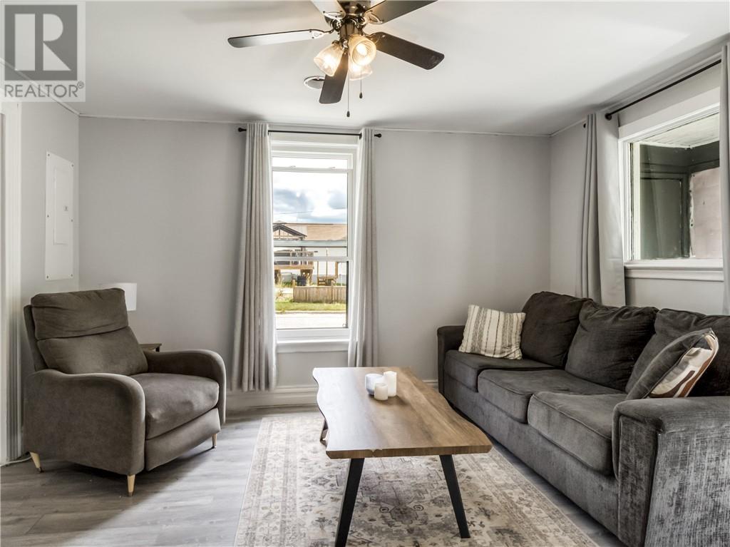 60 Caruso Street, Coniston, Ontario  P0M 1N0 - Photo 4 - 2130204