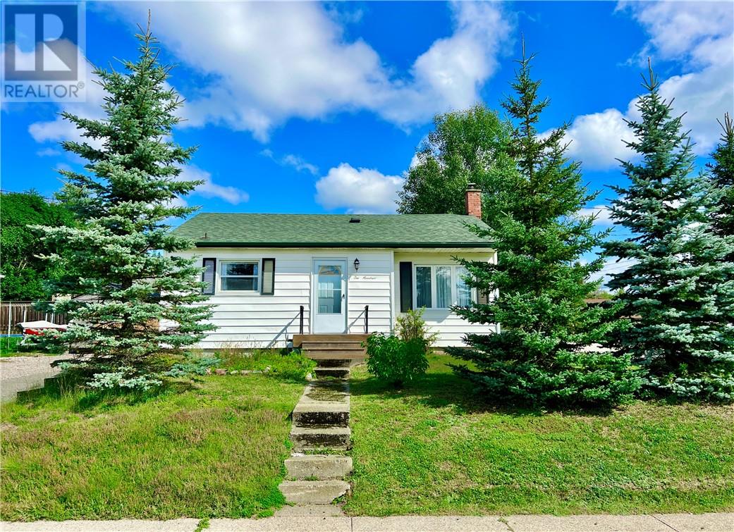 100 Hillcrest Street, Levack, Ontario  P0M 2C0 - Photo 3 - 2130188
