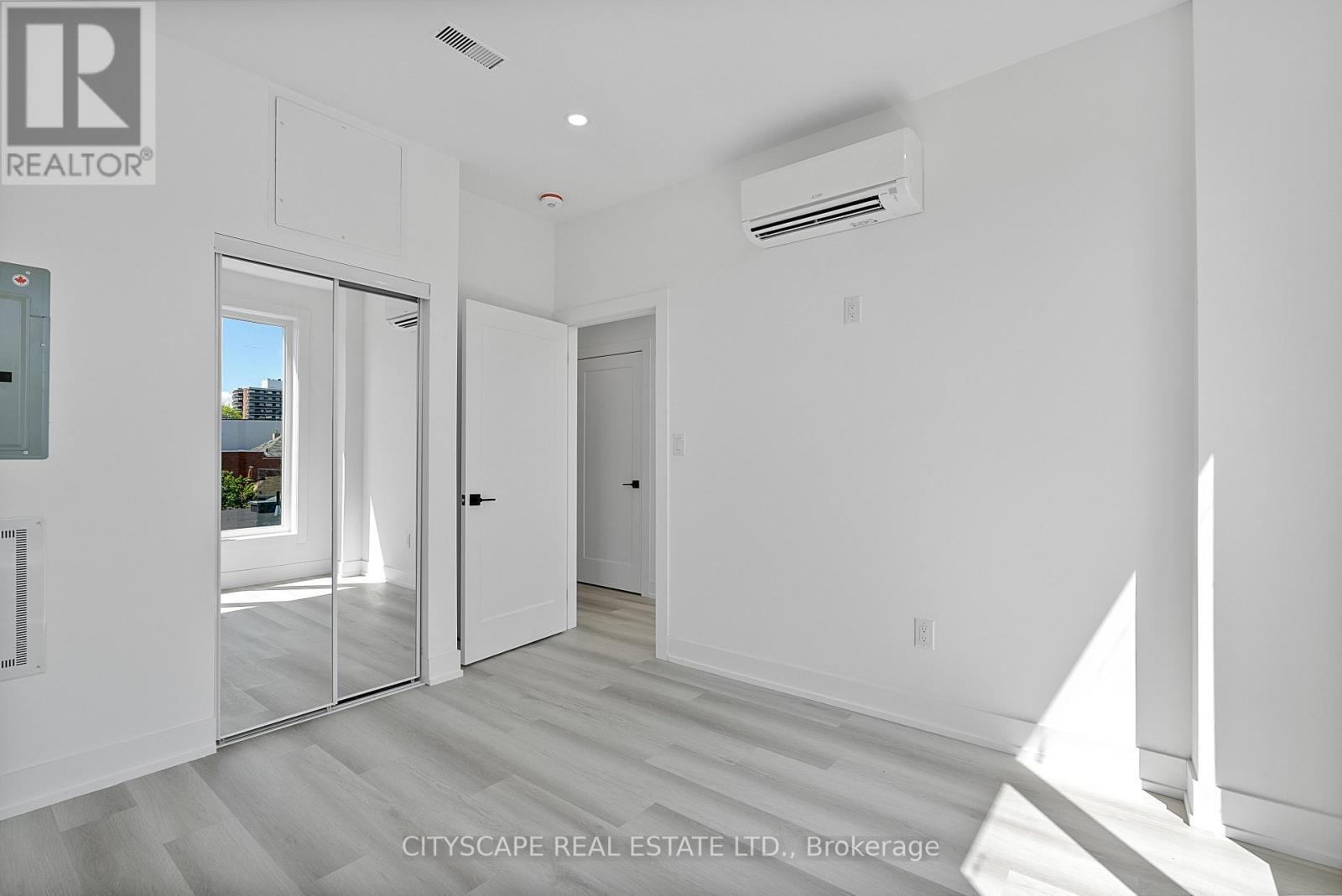 Upper #4 - 589 Oakwood Avenue, Toronto, Ontario  M6E 2X8 - Photo 12 - C13736106